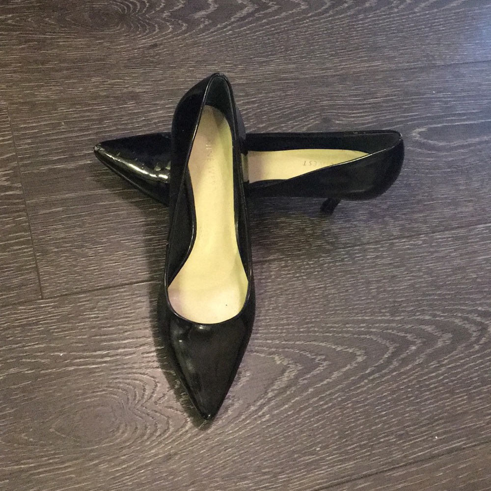 Nine West black pointed toe heels